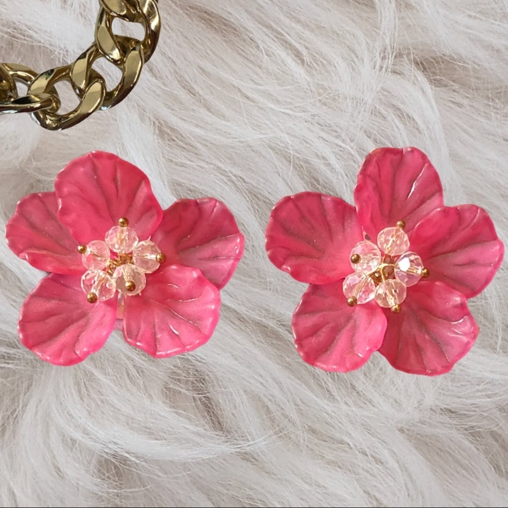 Pink natural shape petal floral resin post back earrings woman OS - Picture 5 of 6